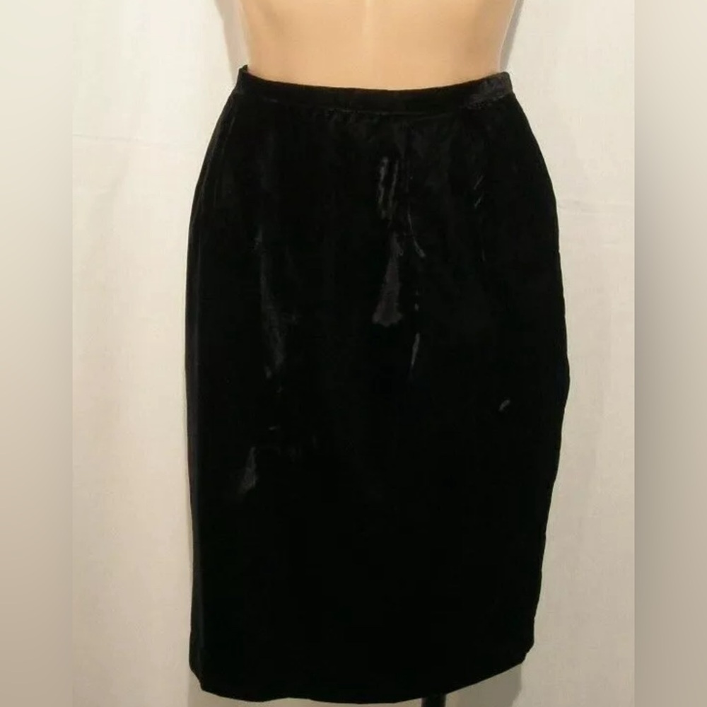 Vintage  'Norton McNaughton' black velvet skirt, fully lined Sz 10. Made in USA
